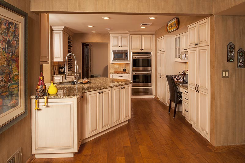 Luxury Kitchen, can you find the extensive wine rack?