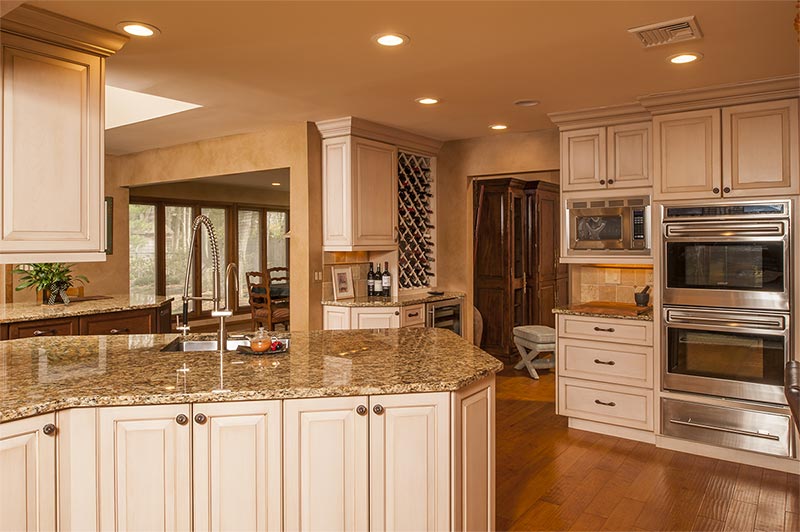 Luxury Kitchen, double ovens and warming drawer