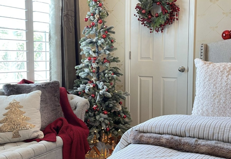 26 Festive Christmas Bedrooms for Endless Holiday Cheer